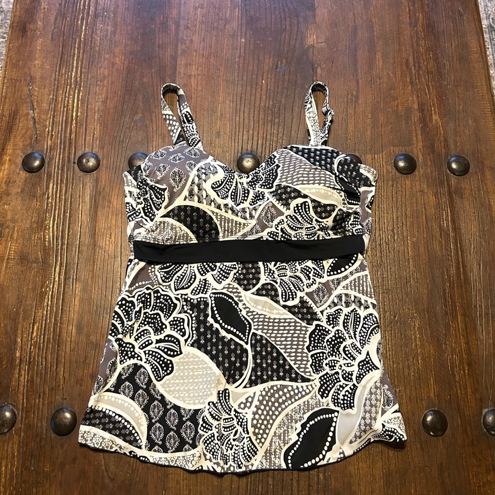 Elegant Black and White Patterned Bikini